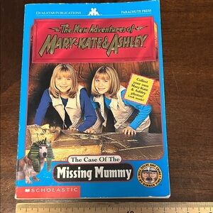 Scholastic Mystery Book - The New Adventures of Mary-Kate & Ashley